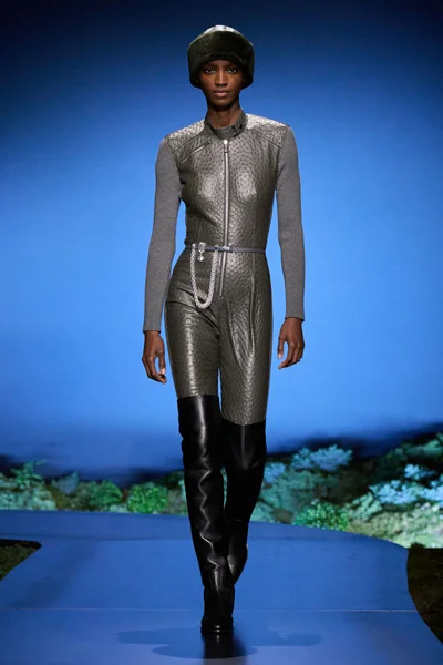 Look 63